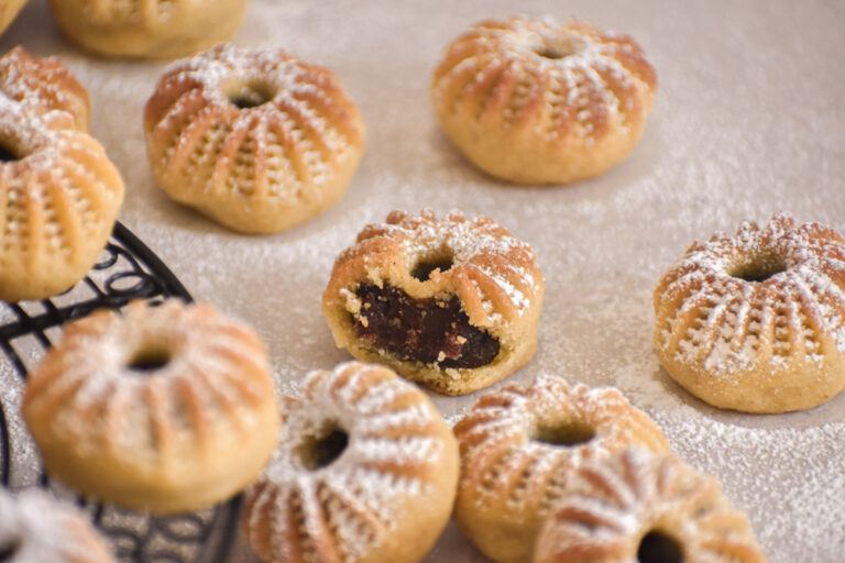 Maamoul – Traditional Date-Filled Middle Eastern Cookies